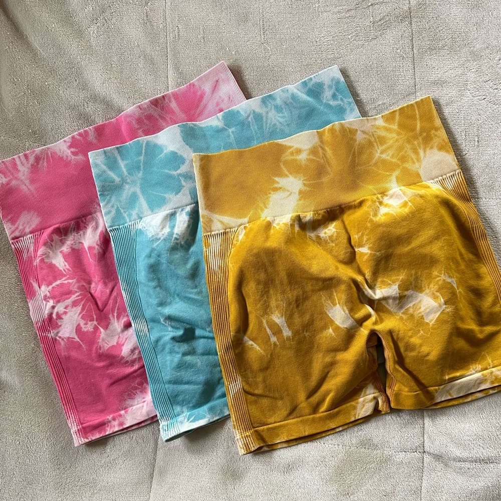 SHEIN SCRUNCH BUM SHORT SET SIZE L